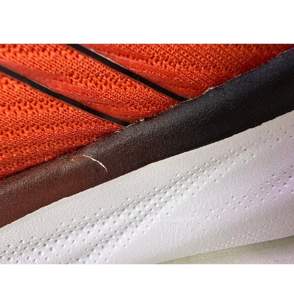 Athletic_Shoes